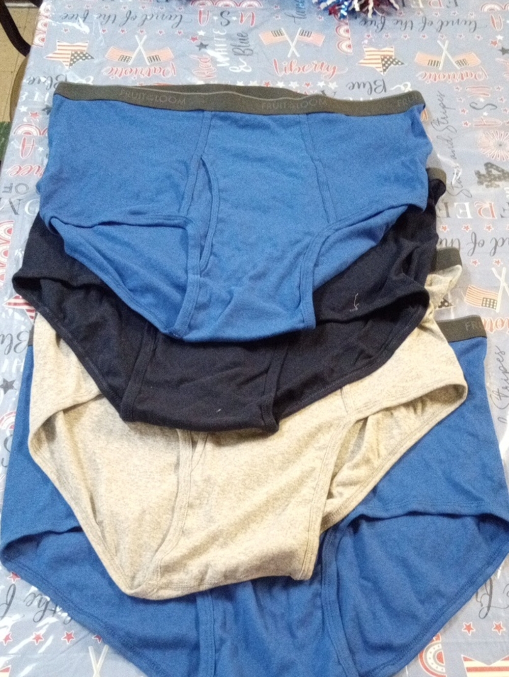 Fruit of the Loom Briefs 4 Pack in Blue, Navy & Gray